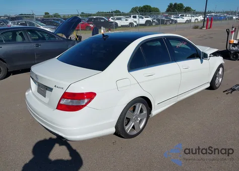 2010 Mercedes-Benz C 300 Luxury 4Matic/Sport 4Matic z USA, uszkodzony, nr VIN WDDGF8BB5AF502145